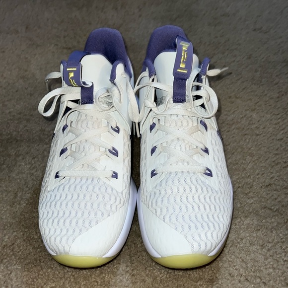 Nike LeBron James size 12 - Picture 1 of 5